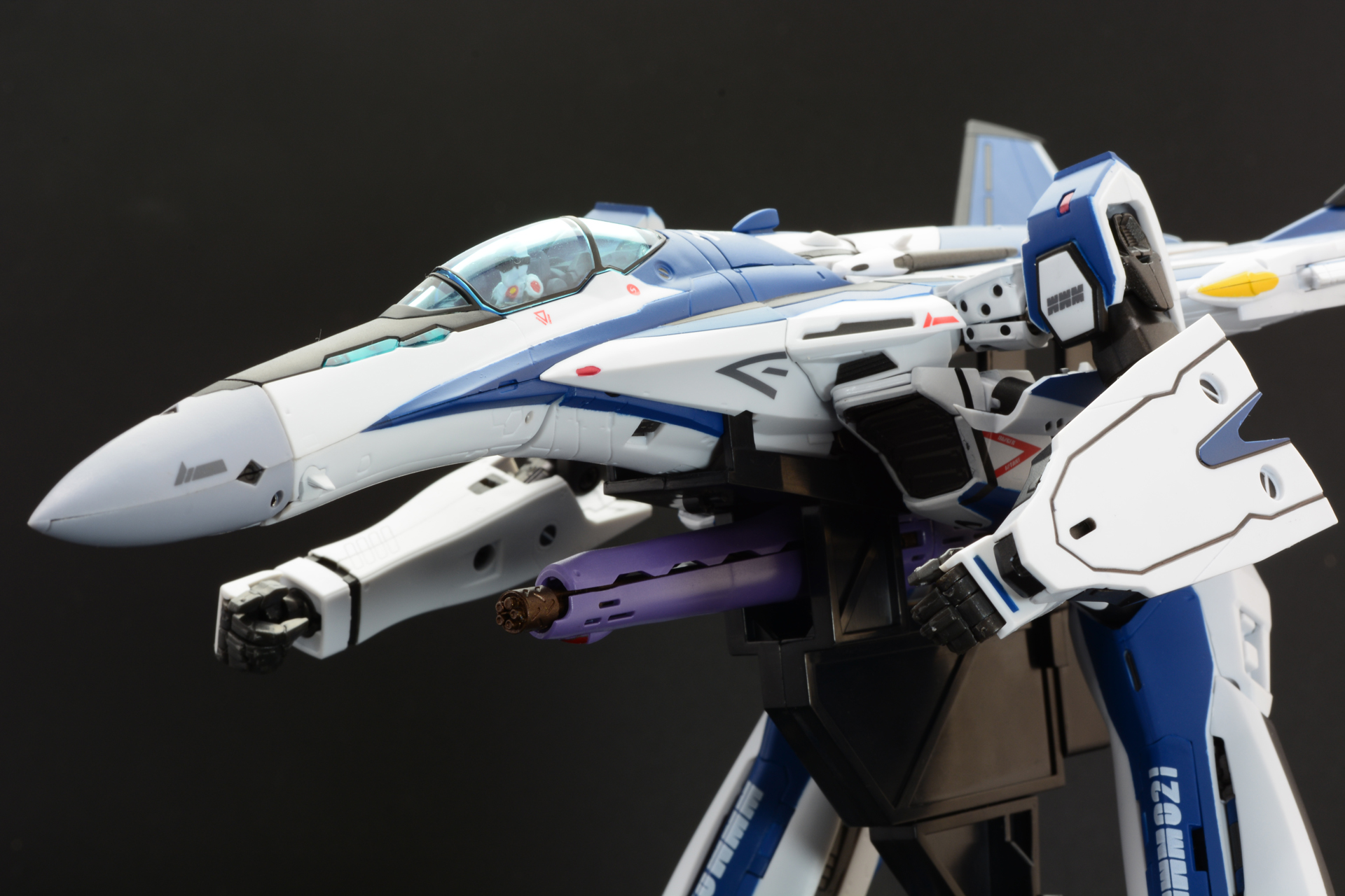 いくつかのアングルで機体をチェック