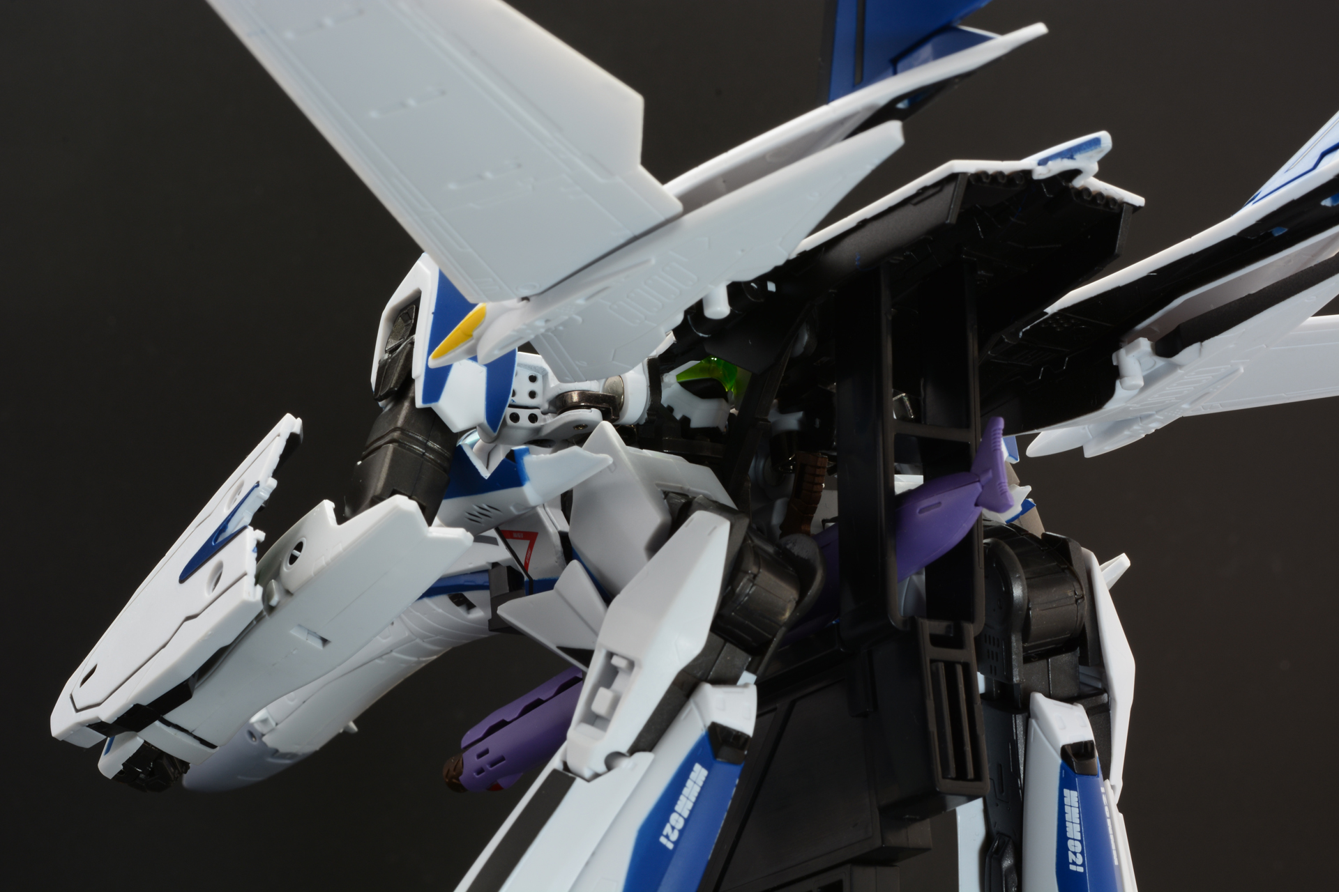 いくつかのアングルで機体をチェック