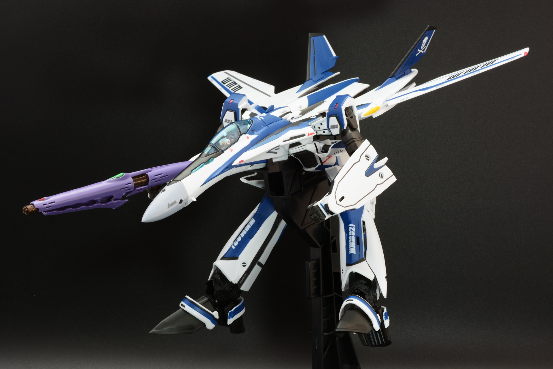 ガンポッドを展開、手に持たせる