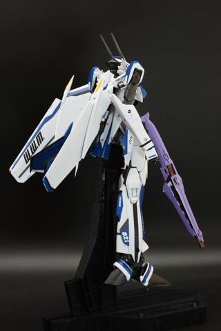 【マクロス】VF-25S　メサイアバルキリー　完全変形　フィギュア　【未開封】 Amazon.co.jp: 1/72 VF-25S メサイアバルキリー オズマ機