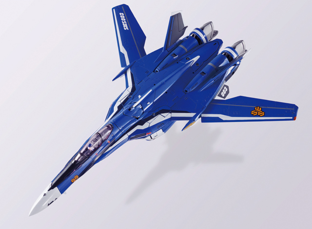 こちらは2012年09月に発売された「DX超合金 VF-25G メサイアバルキリー(ミハエル・ブラン機) リニューアルVer.」。青の色合いもカラーパターンも大きく異なる