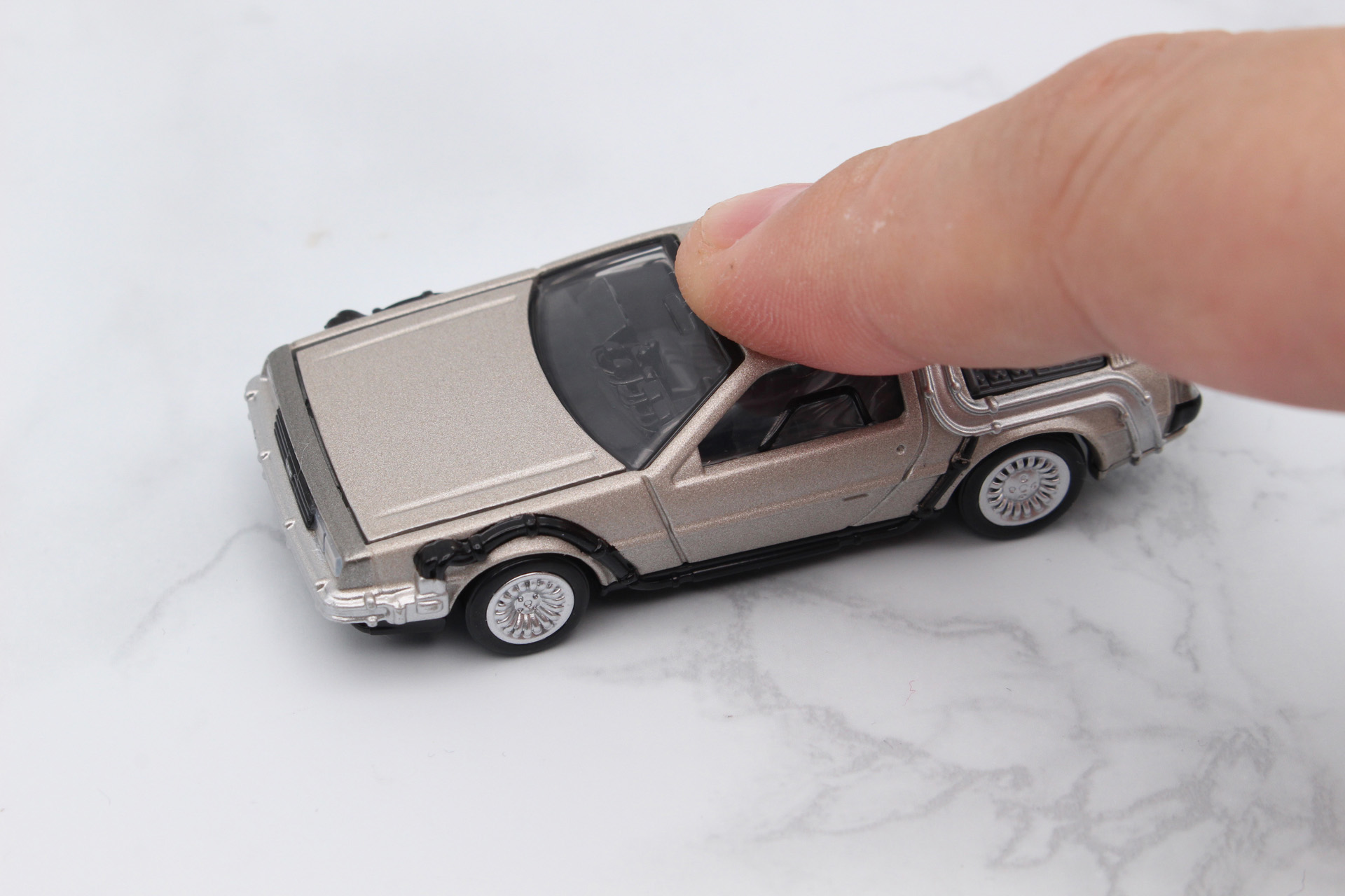 タイヤにサスペンションのギミックを搭載