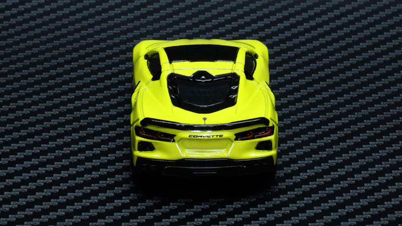 ワイドなリアから見るとフロントも意外とワイドなことがわかります