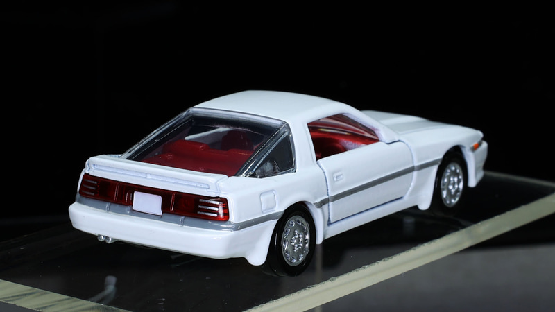 ホイールも専用設計です