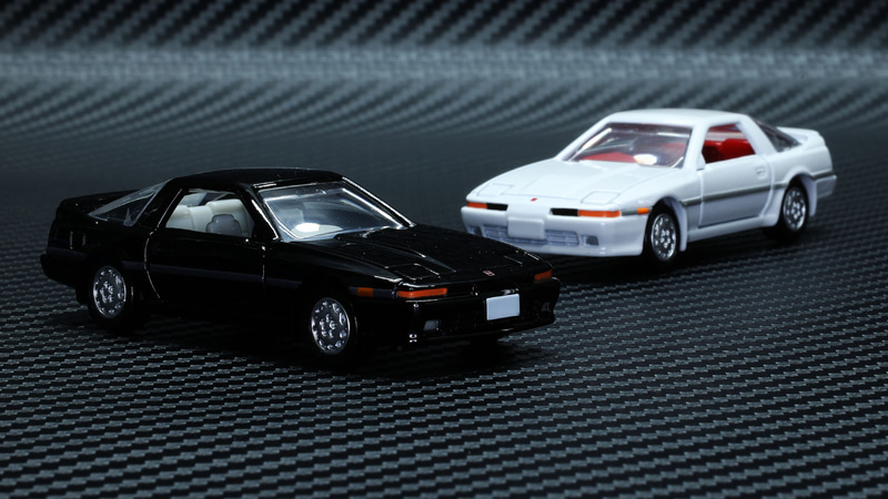 白と黒でメリハリのあるラインナップ