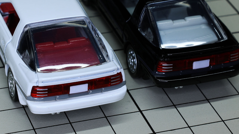 大きなリアガラスも再現しています