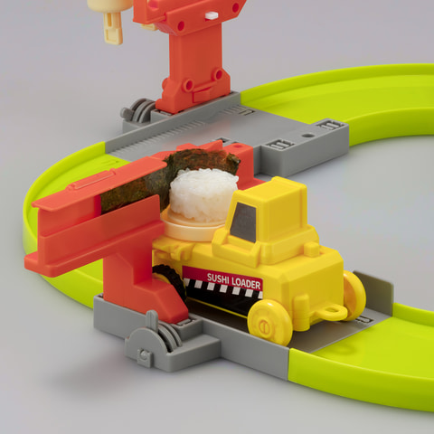 【のりまき】 レールを走りながらのり巻きが作れる！ 「クルクルのりまき工場」10月