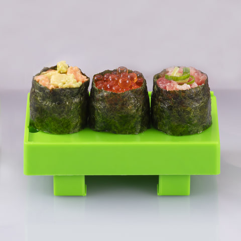 レールを走りながらのり巻きが作れる！ 「クルクルのりまき工場」10月