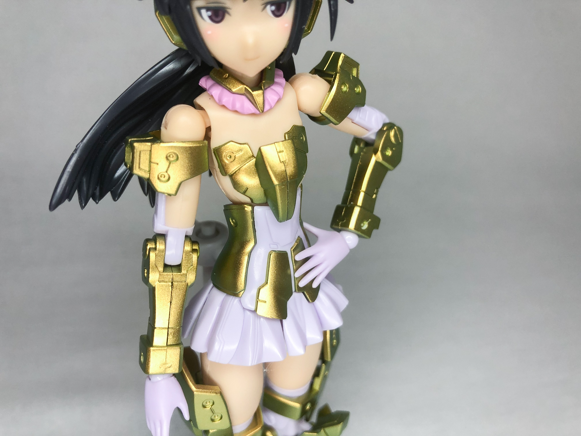 胸部のアップ。各部のゴールドがいいアクセントになっています。