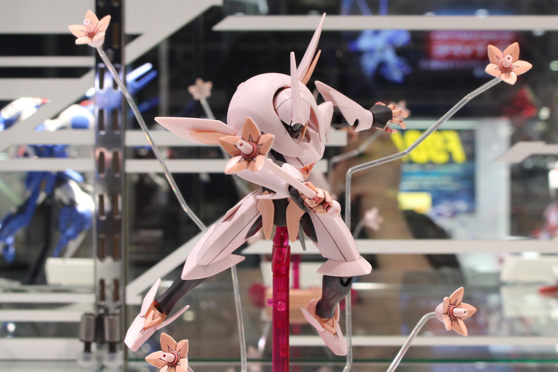 フラム・ナラの搭乗機体で、ファルシアとは色味や脚部の形状が異なる