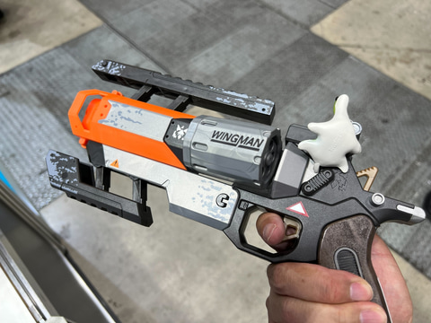 おもちゃショー インフォレンズの Apex Legends グッズが総出演 チャームを装着した ウィングマン や新作 ネッシーぬいぐるみ 青 も展示 Hobby Watch