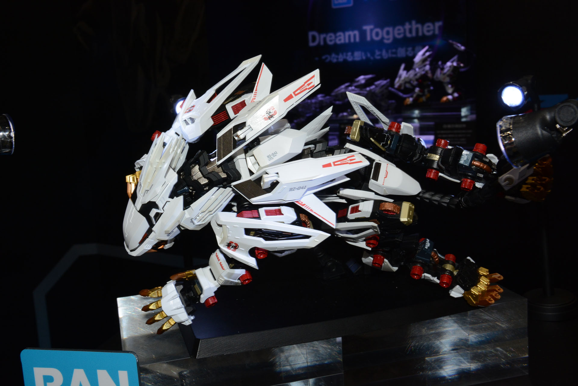 人型とは違うZOIDSは、挑戦心がかき立てられるモチーフだ。コレクターズ事業部のノウハウでどのような化学変化が起きるか、非常に楽しみだ