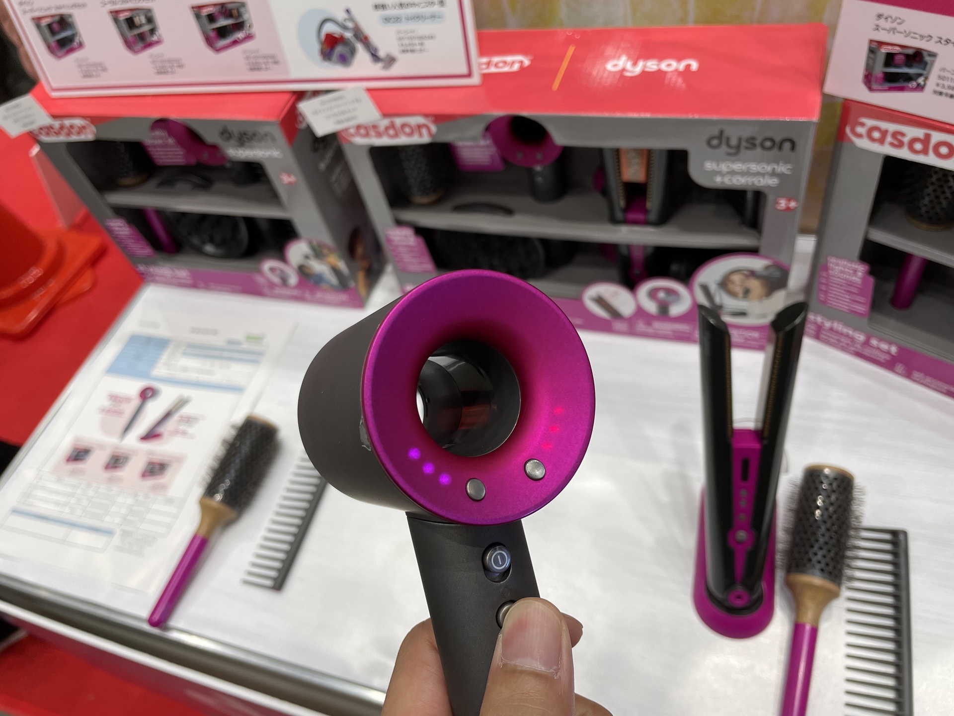 「スーパーソニック」はスイッチオンで光り、また実際に風も出る