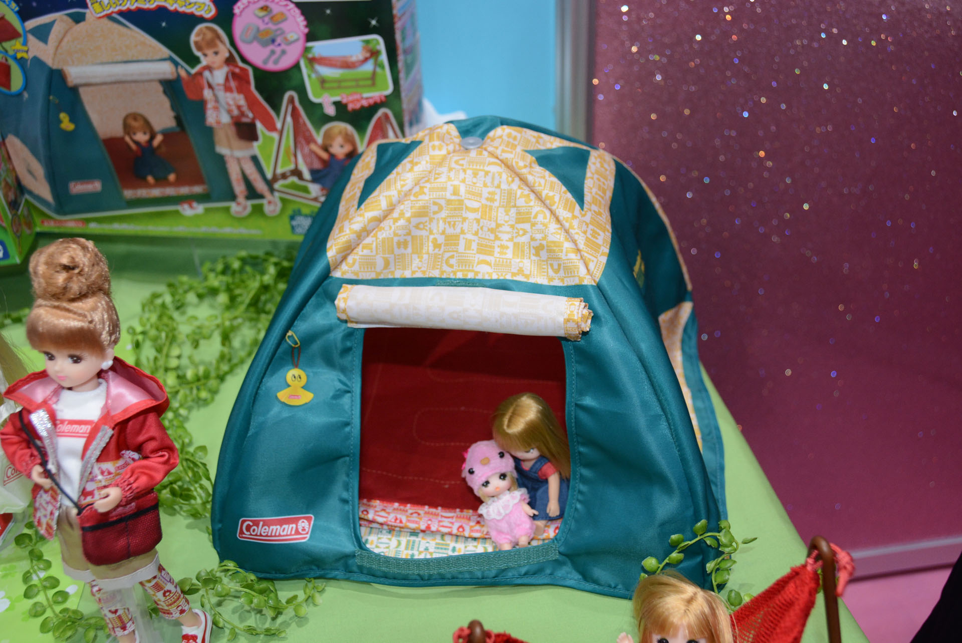 細部までコールマンのテントを再現