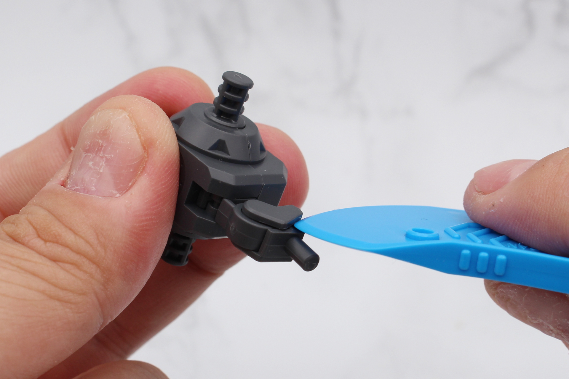 角度がずれてはまってしまった可動パーツの取り外しなどにも有効