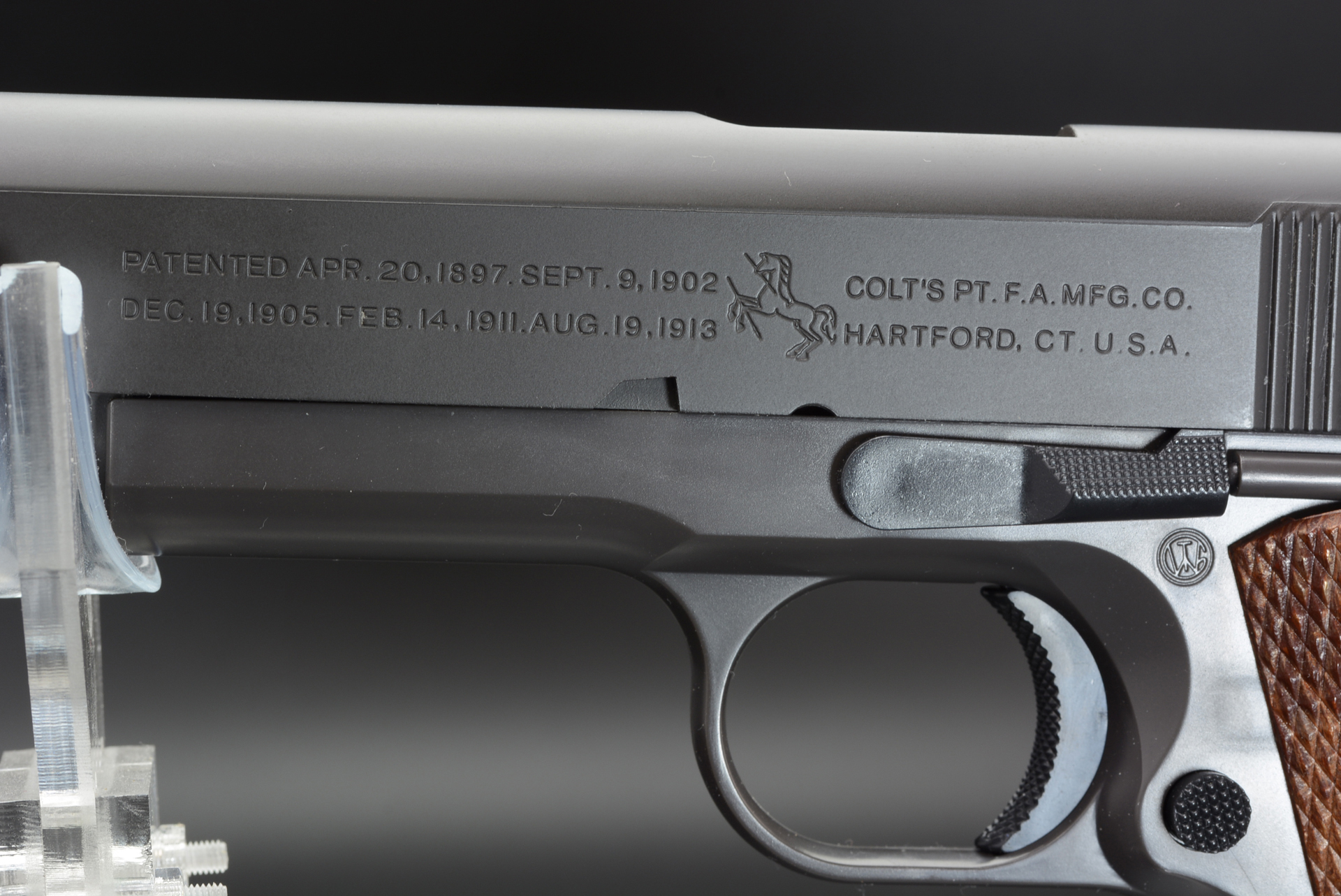 刻印などもしっかり表現され、実銃のデザインを確認できる