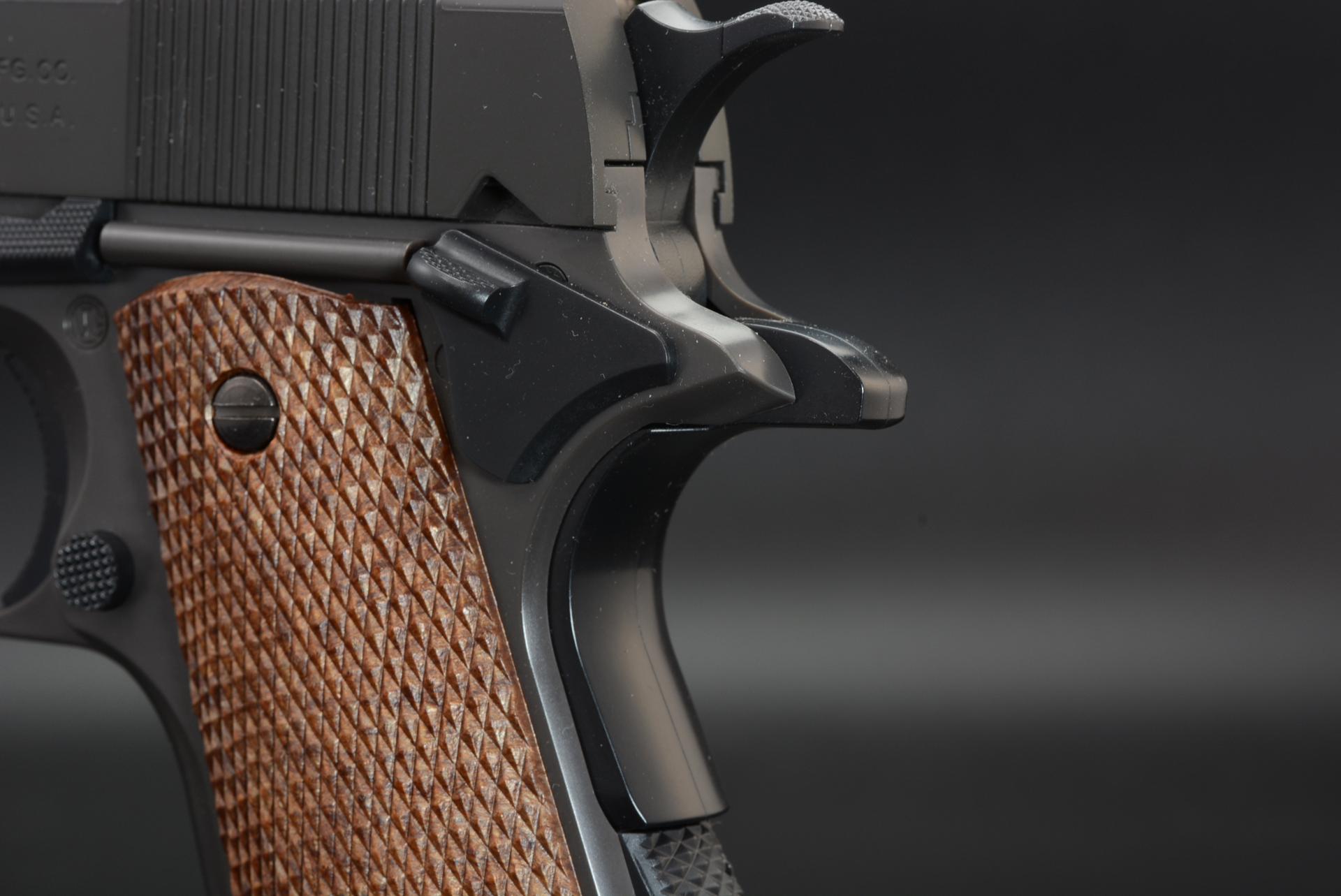 グリップセイフティ、ハンマー、サムセイフティなどもしっかり機能する