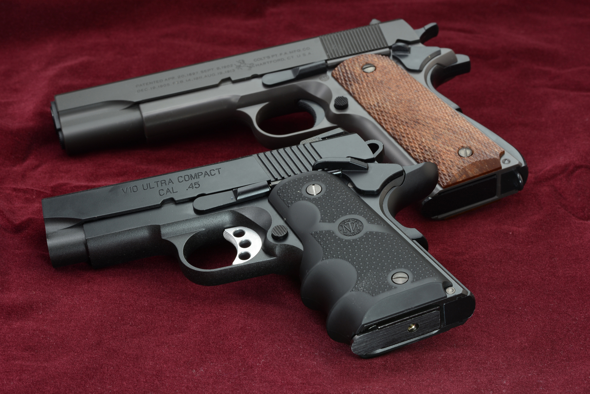 布を敷いたり、小道具を配置すると楽しい。ちなみに今回使ったカートリッジはモデルガン用のものだ