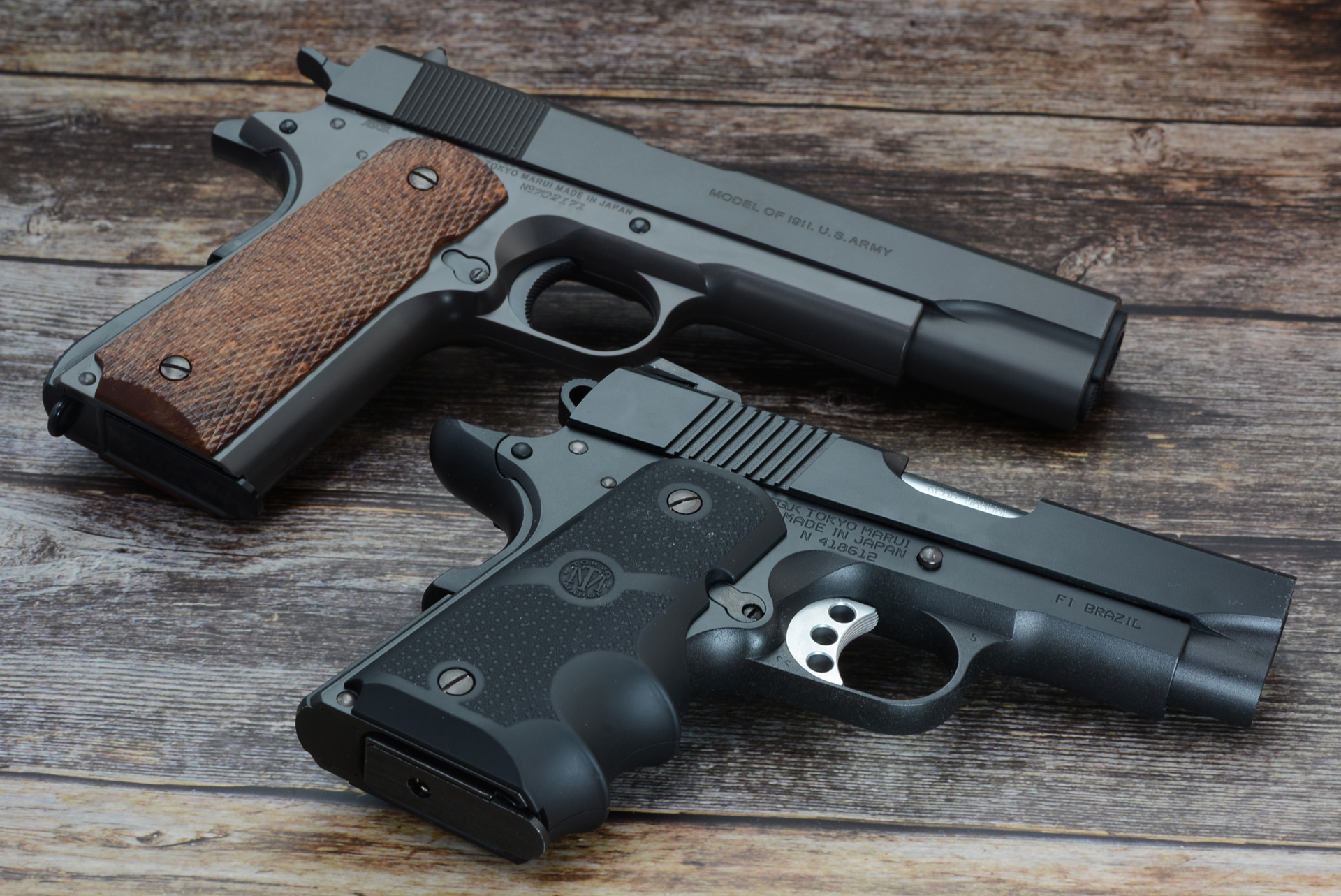 布を敷いたり、小道具を配置すると楽しい。ちなみに今回使ったカートリッジはモデルガン用のものだ