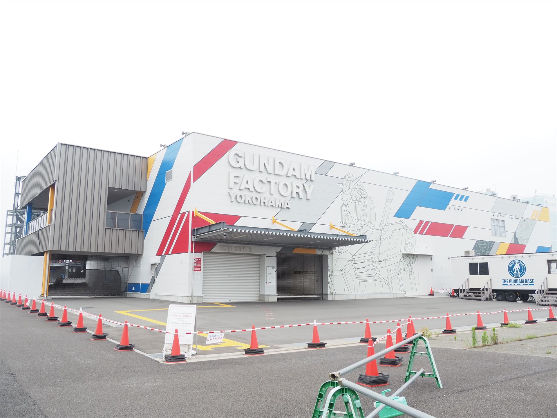 「GUNDAM FACTORY YOKOHAMA」の外観