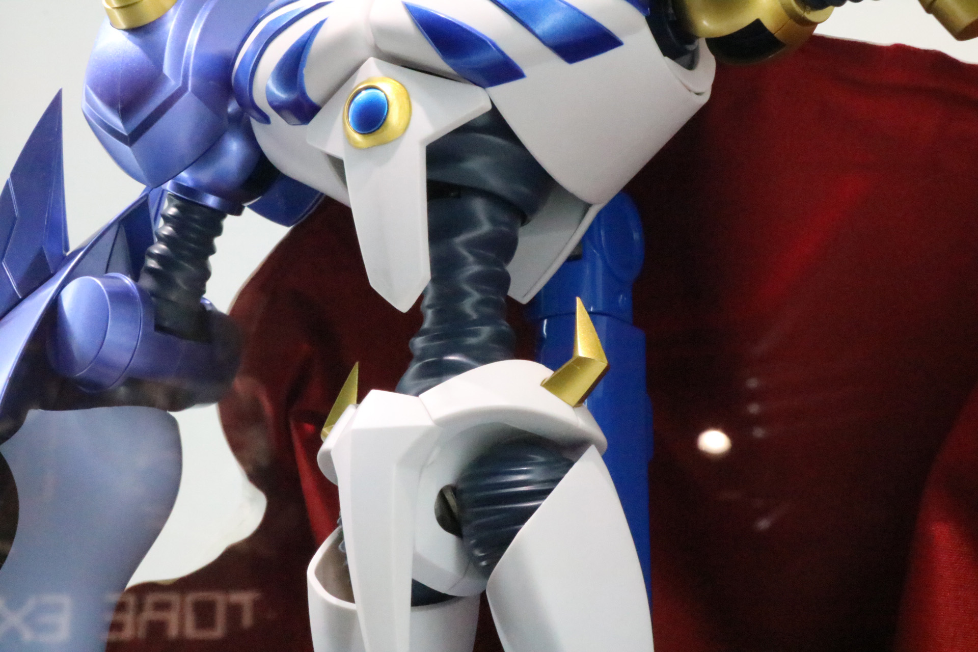 胸の部分に可動箇所が確認できる