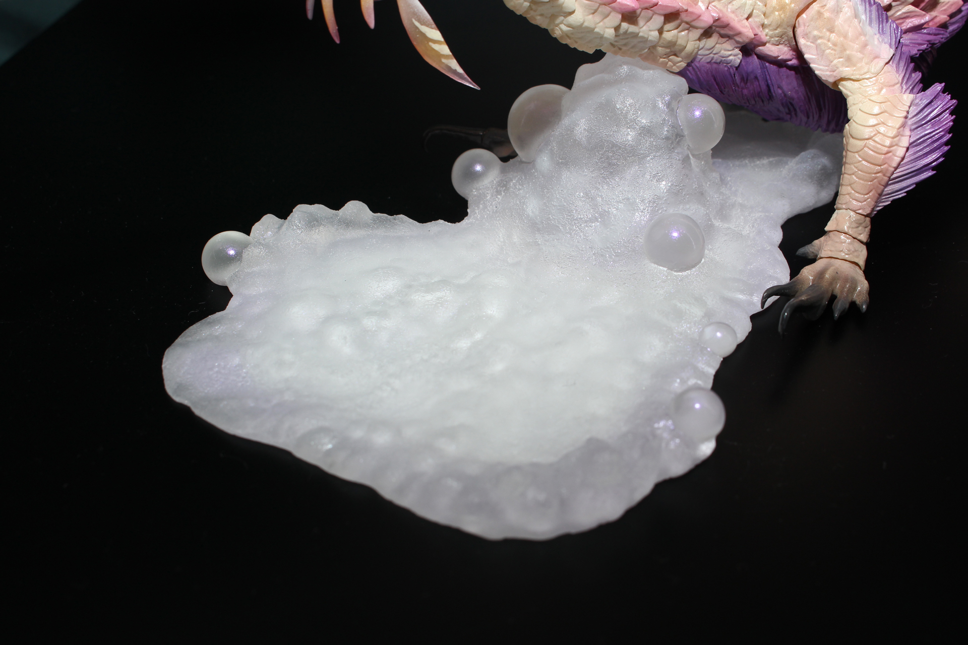 多くのハンターが苦しめられた泡のエフェクトも、パール塗装がされている