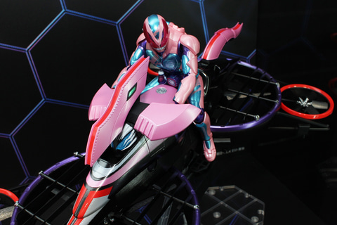 ファン待望の「仮面ライダーバイス プテラゲノム」がS.H.Figuartsにて