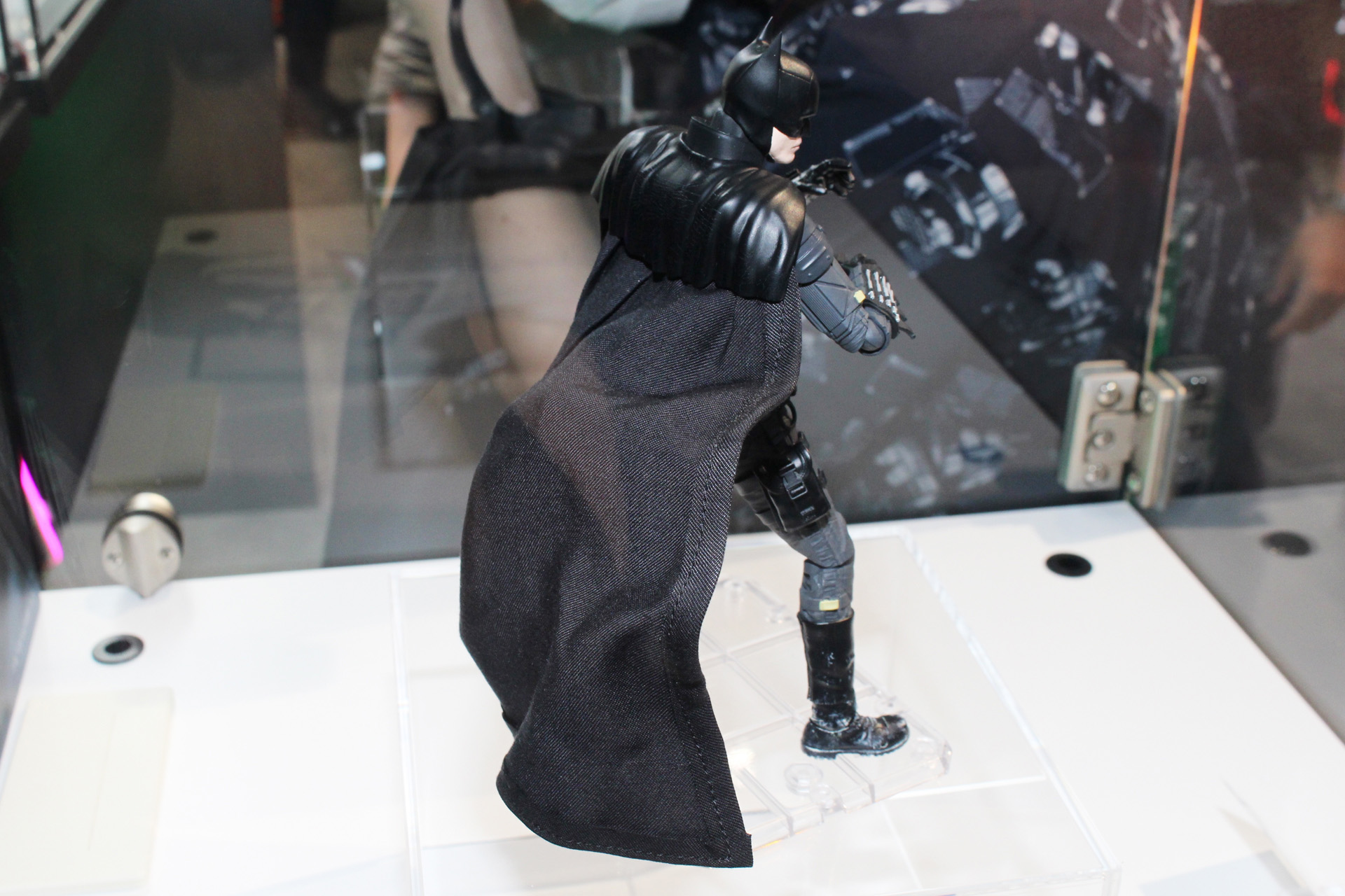 布製のマントはワイヤーで形を整えられる仕様のようだ