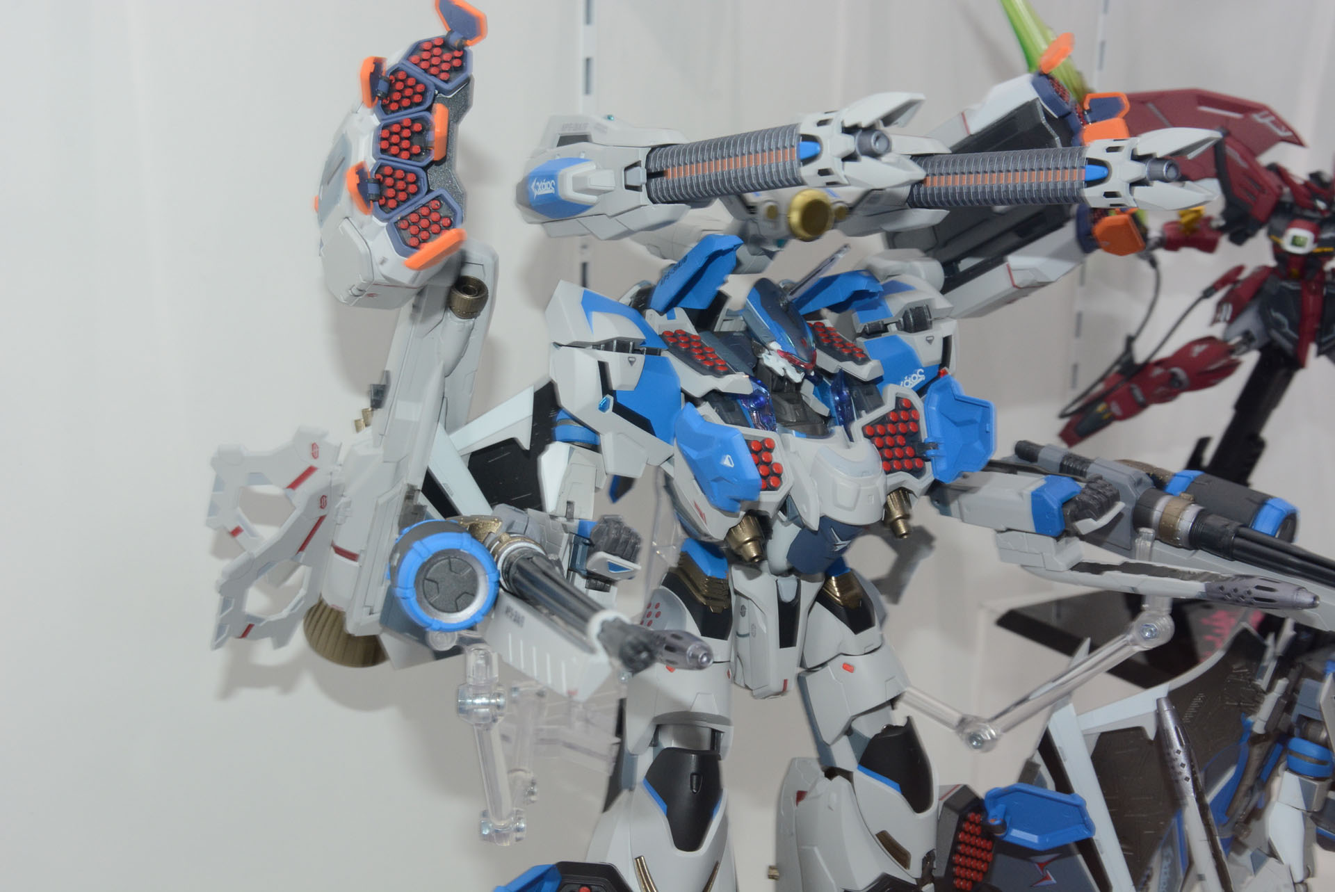 会場ではバトロイド形態で展示
