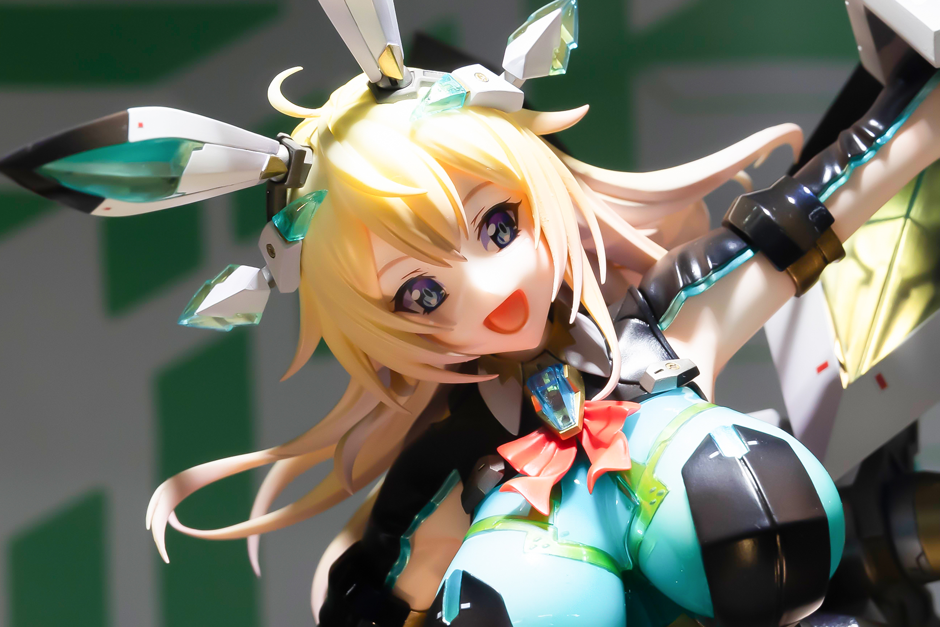 顔や髪、首元のアクササリーなど、ひとつひとつのパーツを見ていってもかなり細かく作られており、感心させられる。