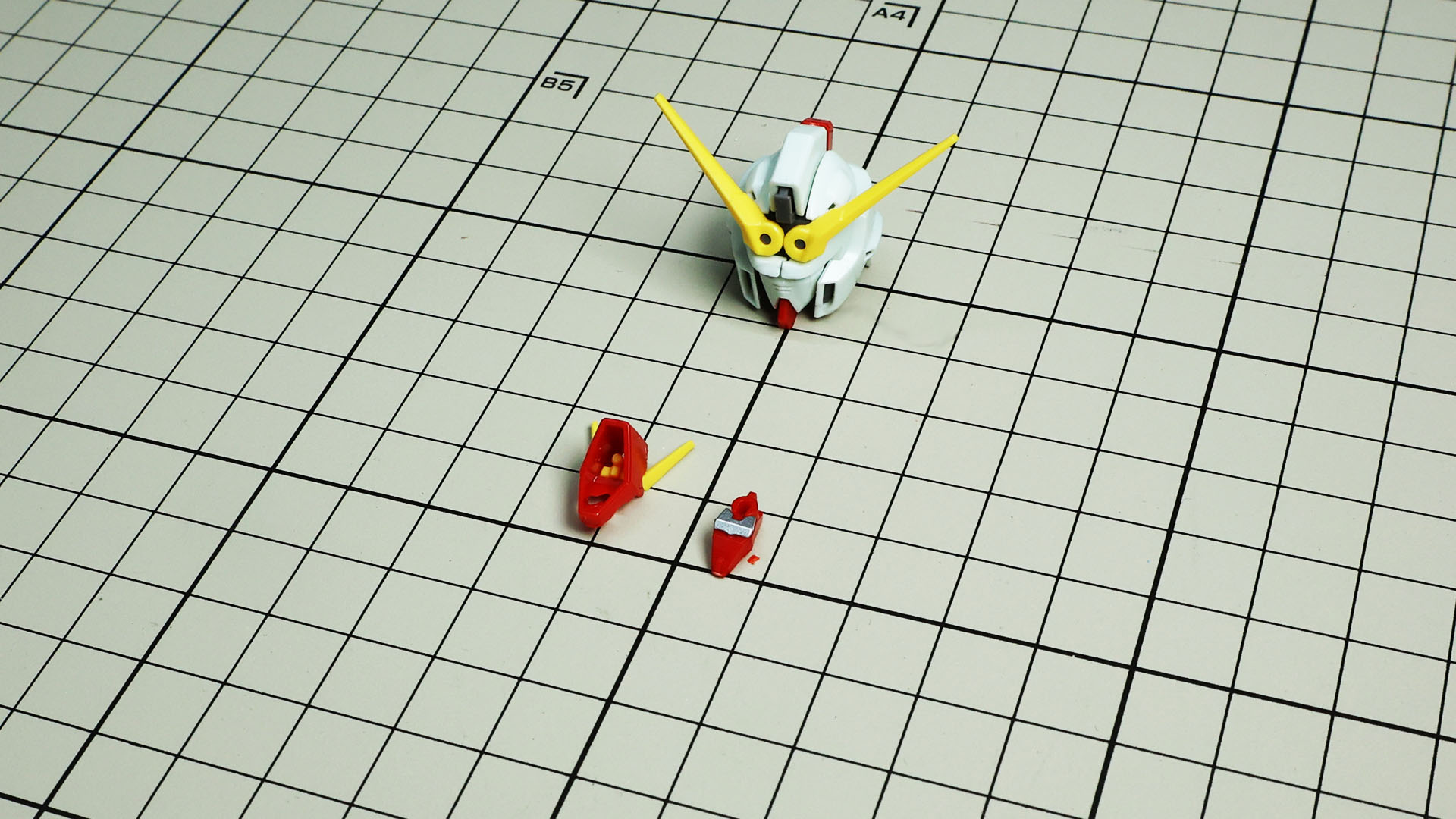 「ハイ・メガ・キャノン」中心基部はつや消しシルバーのアクセントが入ります。細かい！