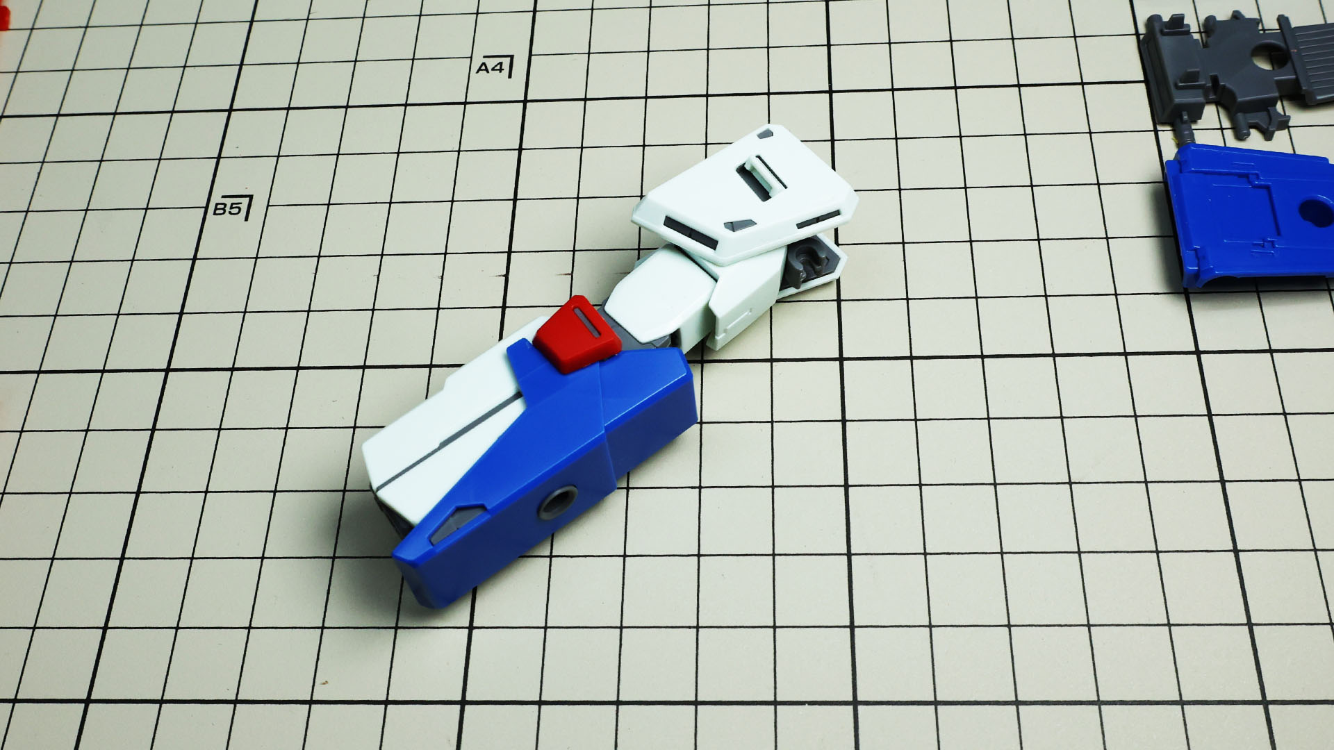 開けることでFAZZの増加装甲の接続に対応するようです