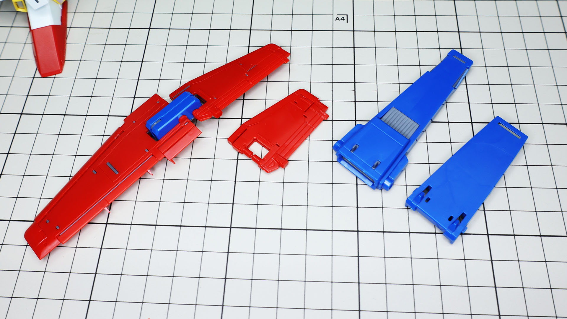 左がウイングバインダー、右がショルダーバインダーです。強化型はそれぞれの部位で延長や拡大していて通常型と強化型でこれだけ違います