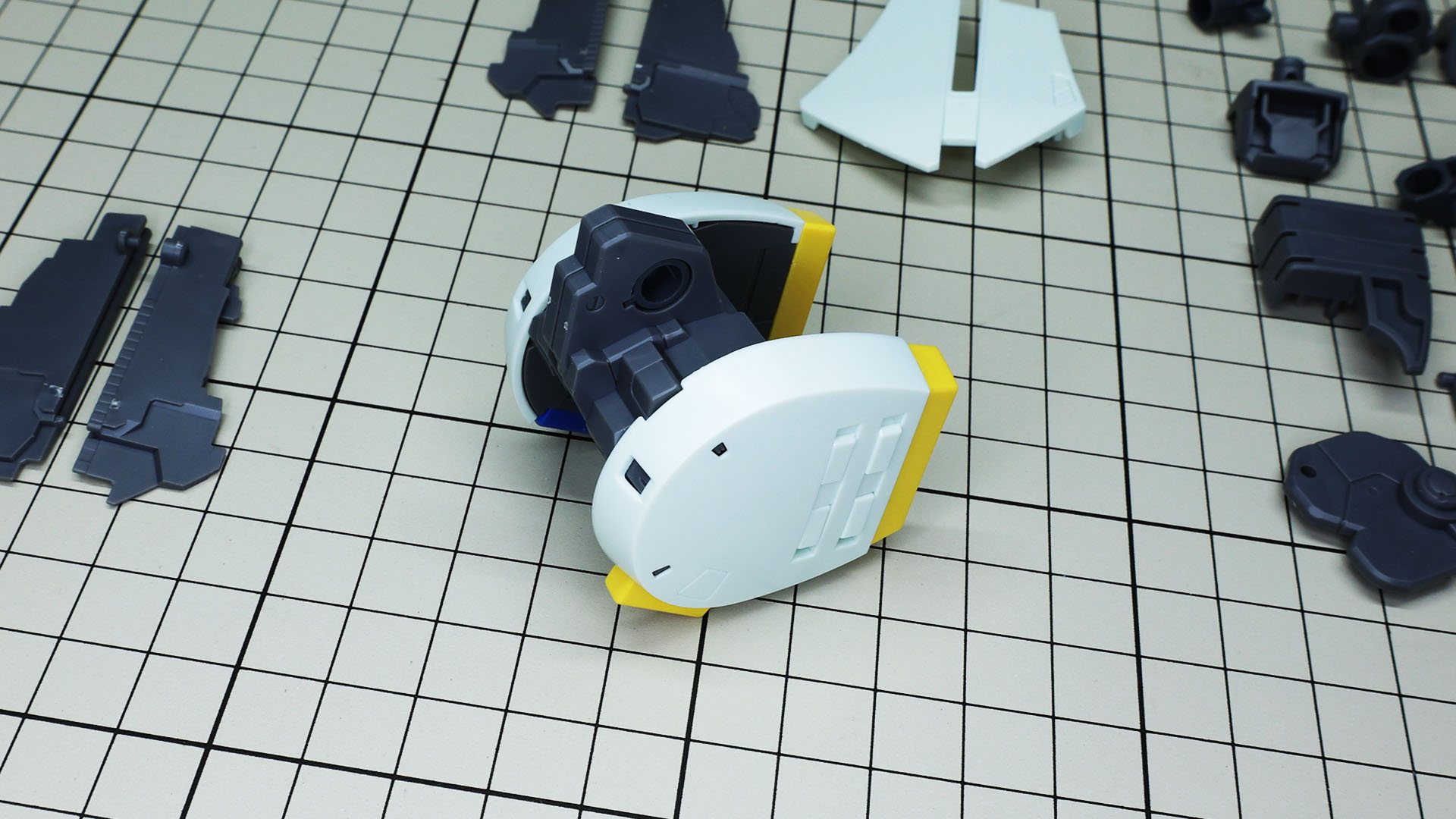 回転基部の中心に膝関節、その上に大腿部が乗ります