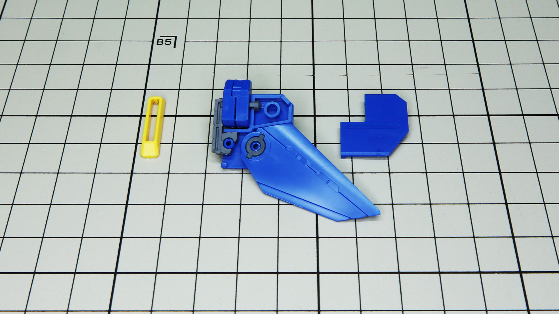 ここもメカフレームを内装する形でイエローの枠で封印します