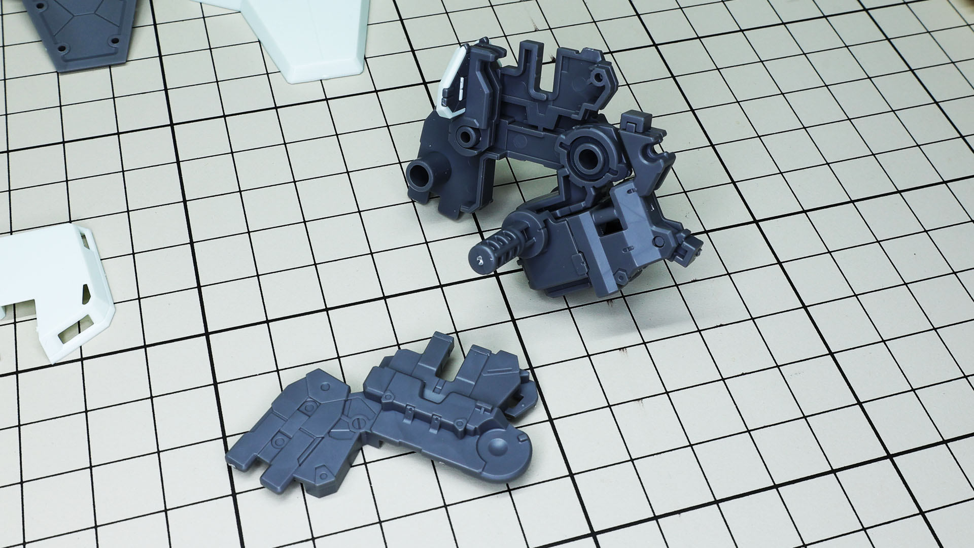 これはバックパックと上半身（コアトップ）を接続するジョイントです