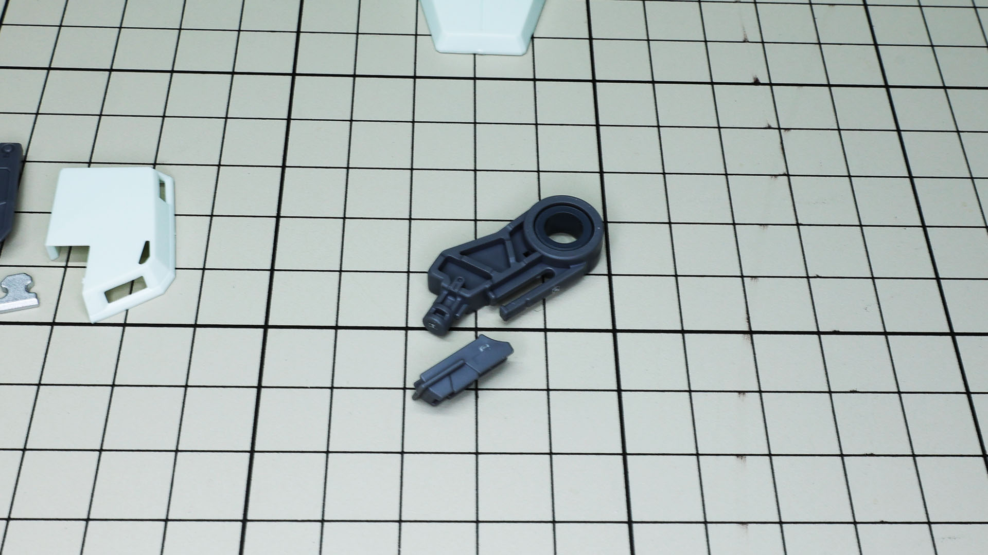 これはバックパックと上半身（コアトップ）を接続するジョイントです