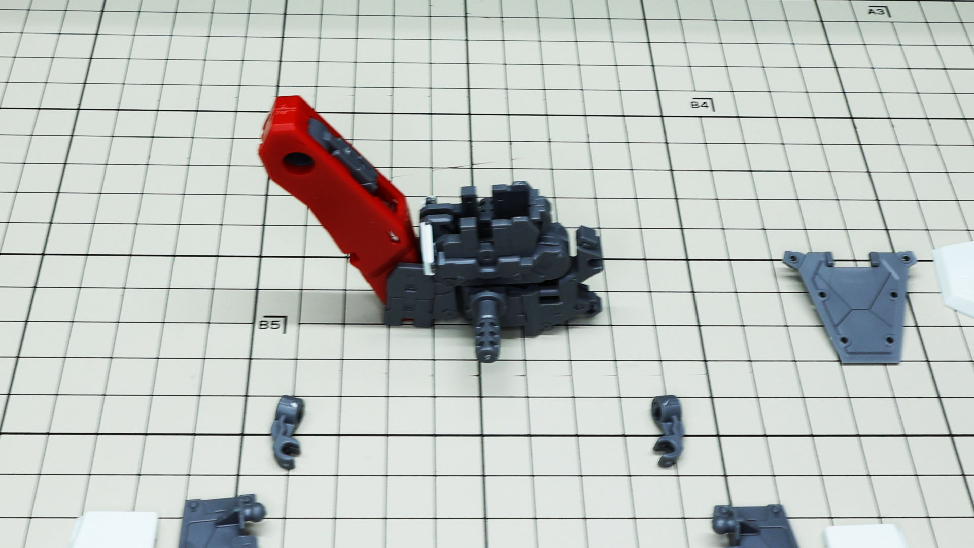 赤い支柱の存在感がすごいです。まるでしっぽのようでもあります