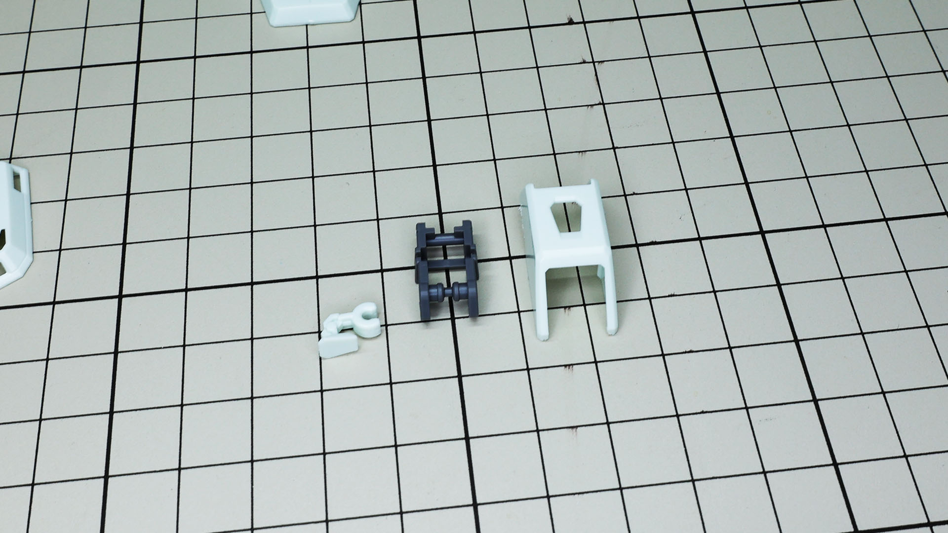 フンドシの装甲にもジョイントとハッチがあります