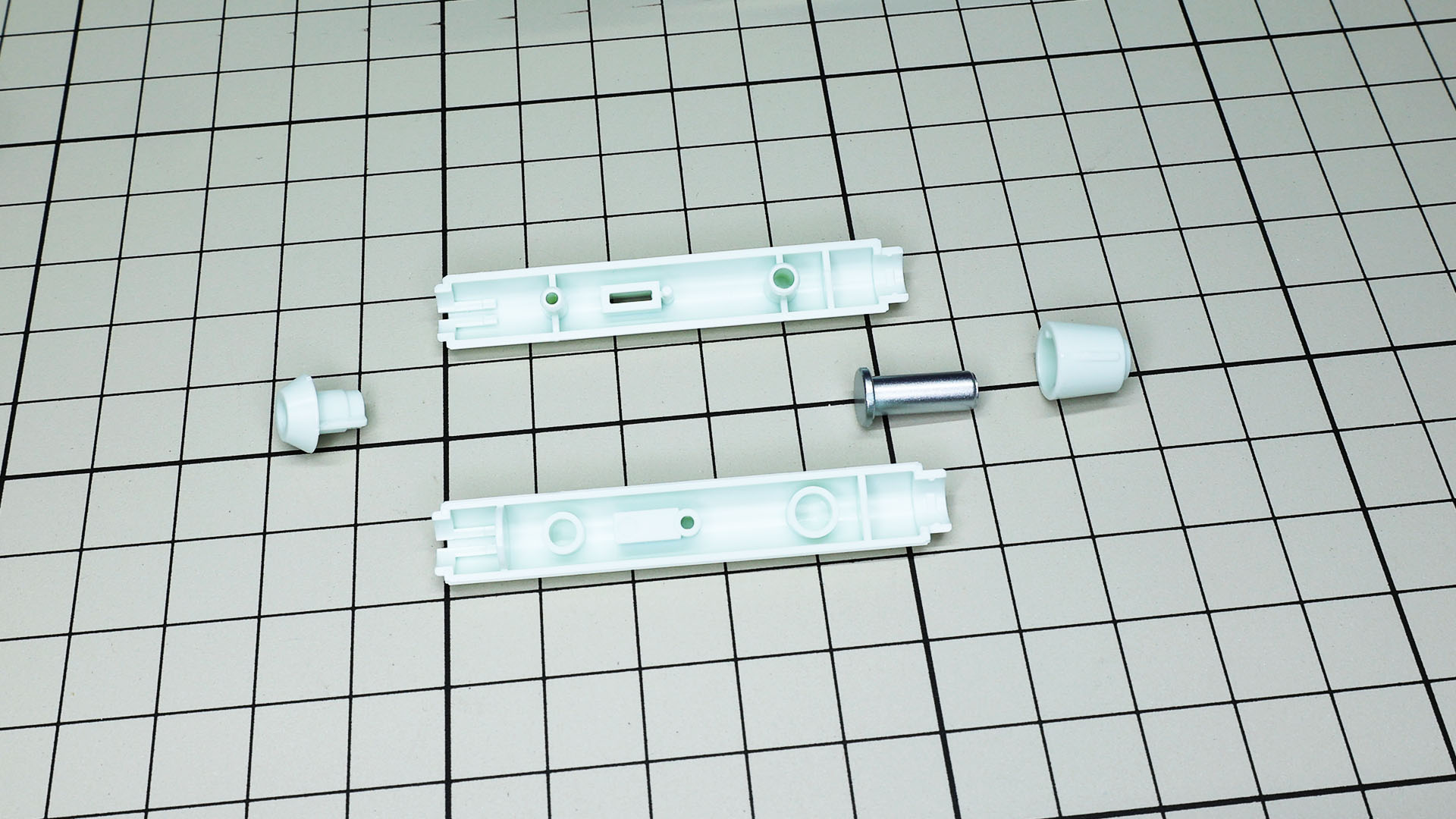 大型ビーム・サーベルには基部につや消しシルバーの接続部が入ります