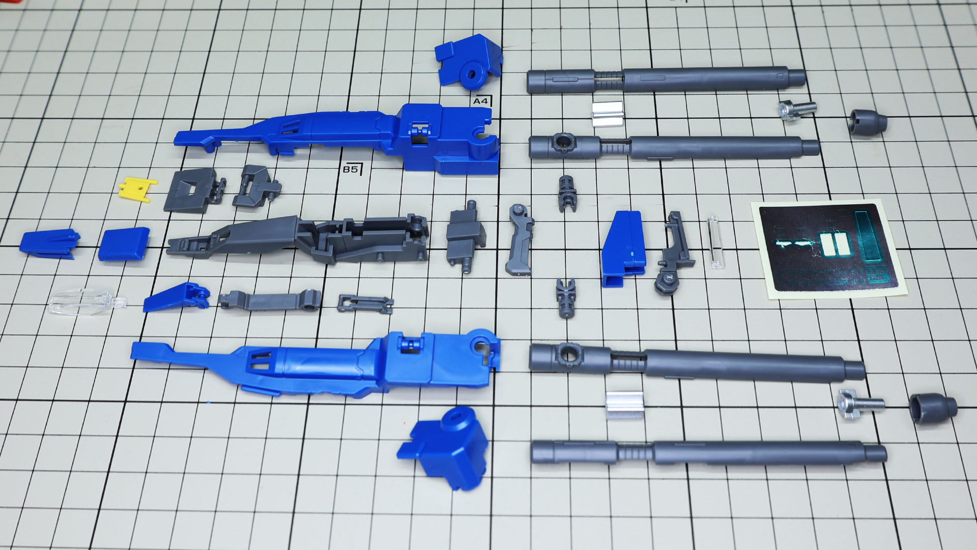 コアトップの機首になりますので変形機構を持っているのでパーツ数も多めです