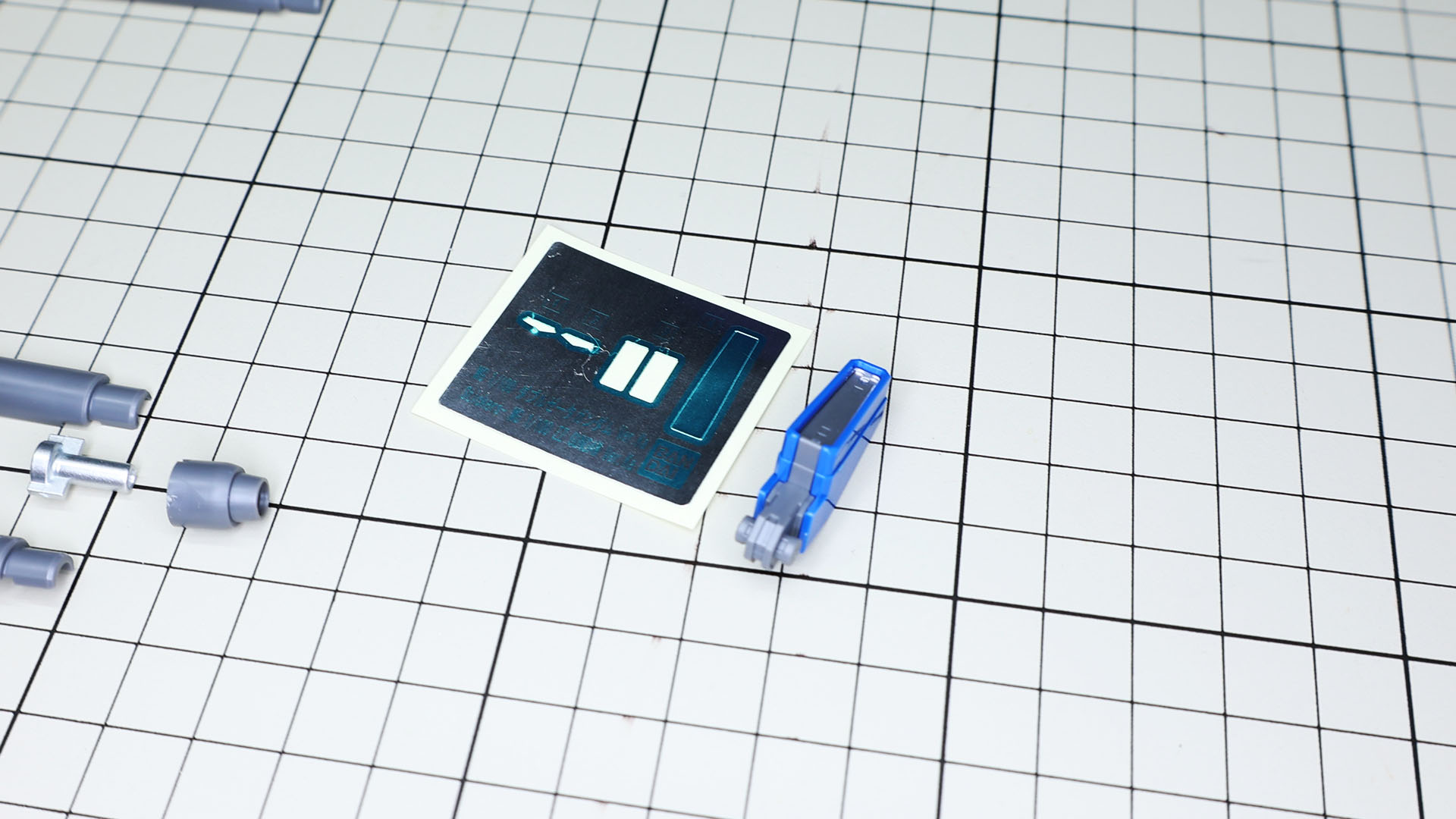 照準センサーはクリアーパーツとシールで再現されます