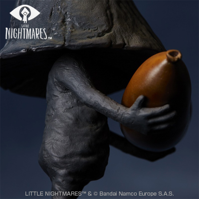 手のひらサイズのミニフィギュアでありながら、まるで小さな子供のような愛らしさを感じる体形、ミステリアスな雰囲気を醸し出す三角錐の頭部を精緻に造形