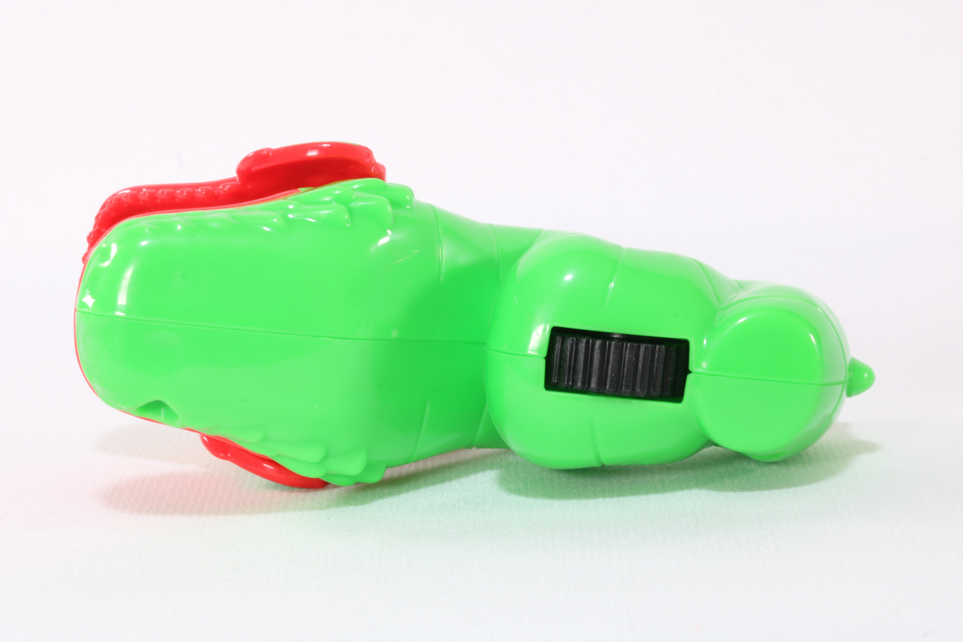 裏面には車輪がついており、スムーズに動かすことができる