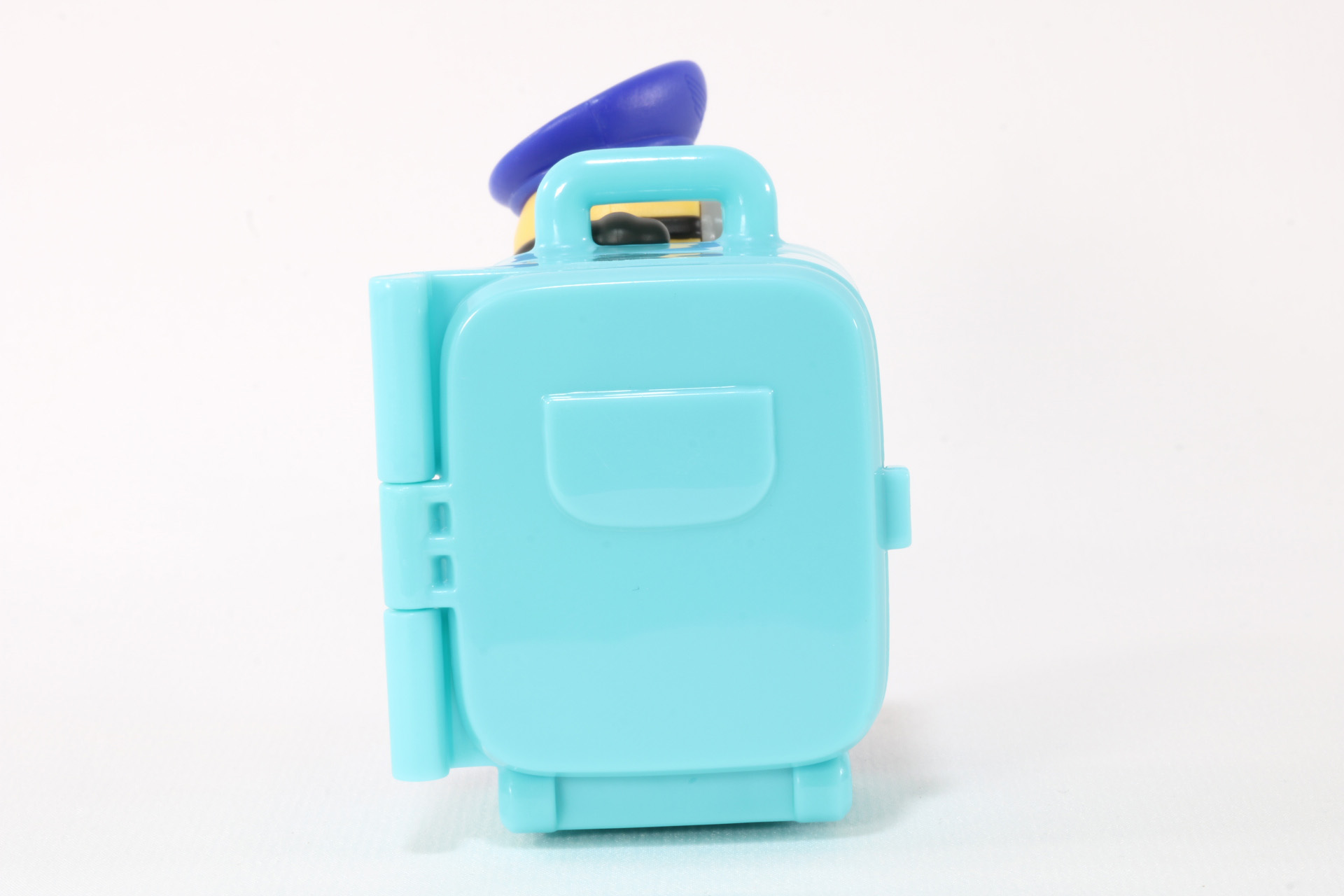 裏面の車輪でスムーズに動かすことができる