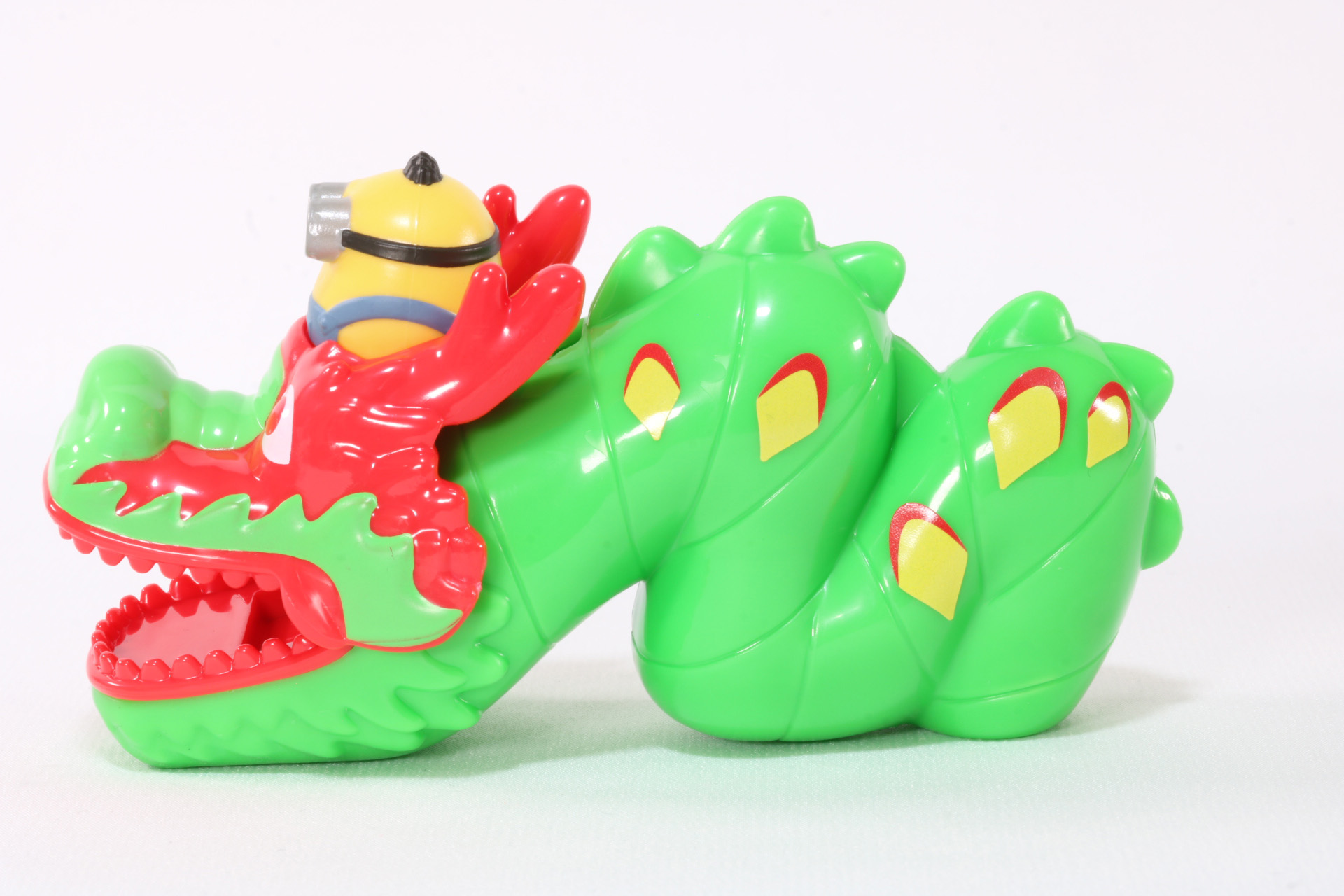 ドラゴンの頭に乗ったオットー