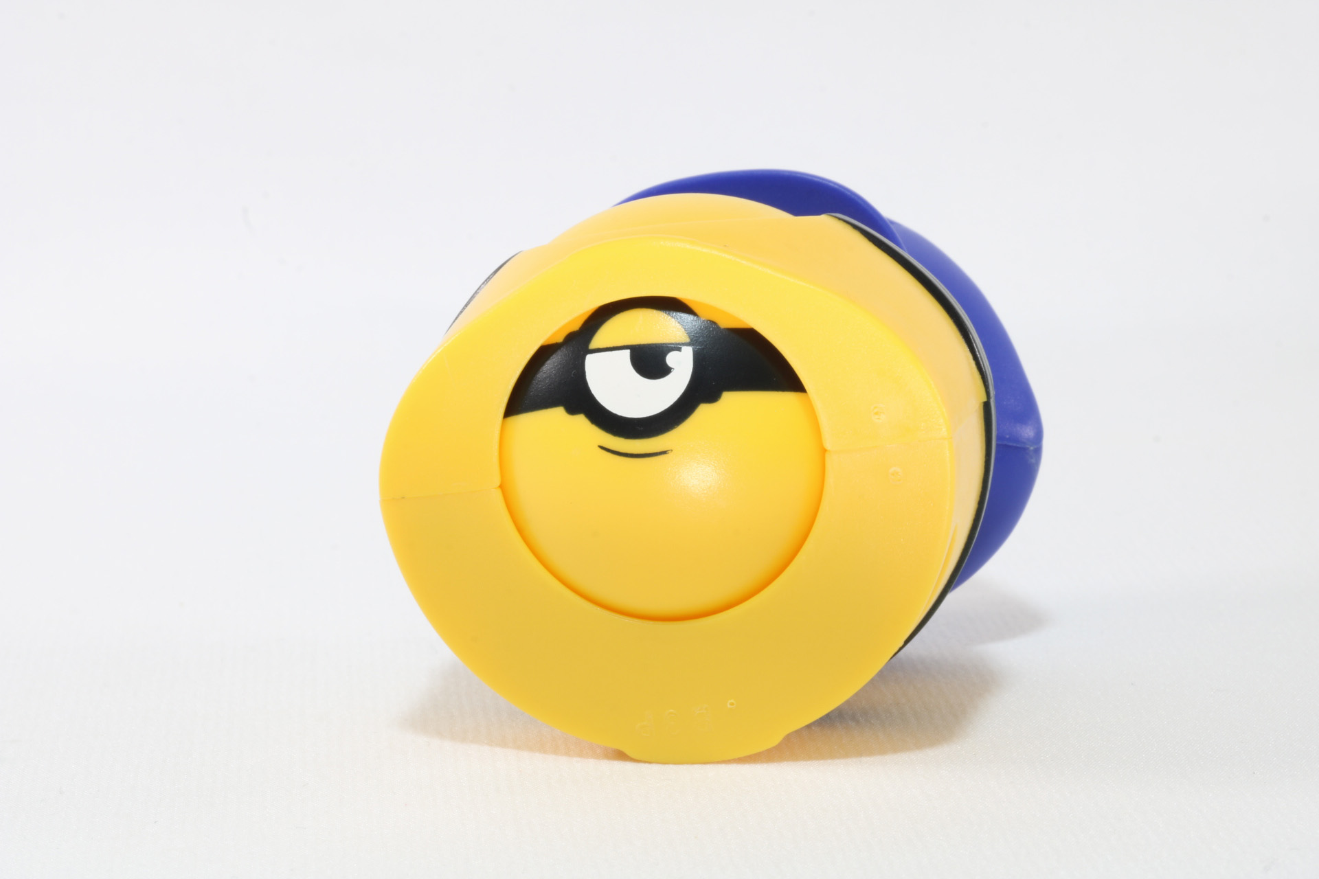 裏面は球体の表情が転がる仕組みとなっている