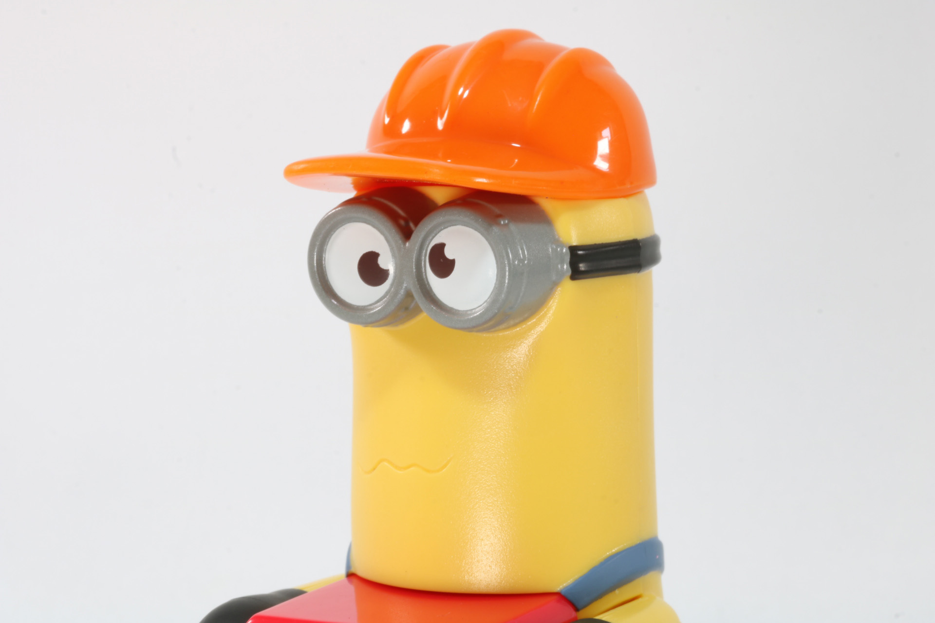 ケビンの帽子を押すとハンマードリルが動き、カチカチと音がなる仕組みとなっている