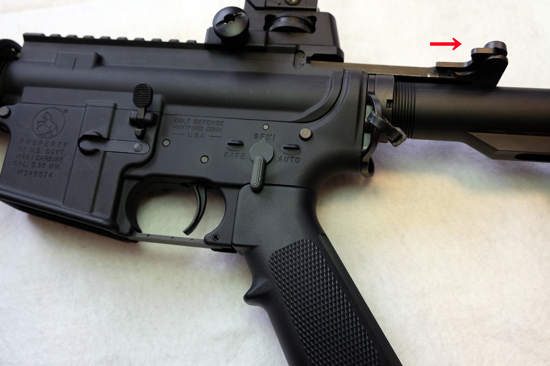 写真で受ける軍用銃の印象をそのまま再現した表面の色合いに注目。このリアルな表現がガスブローバックマシンガンのセールスポイントだ