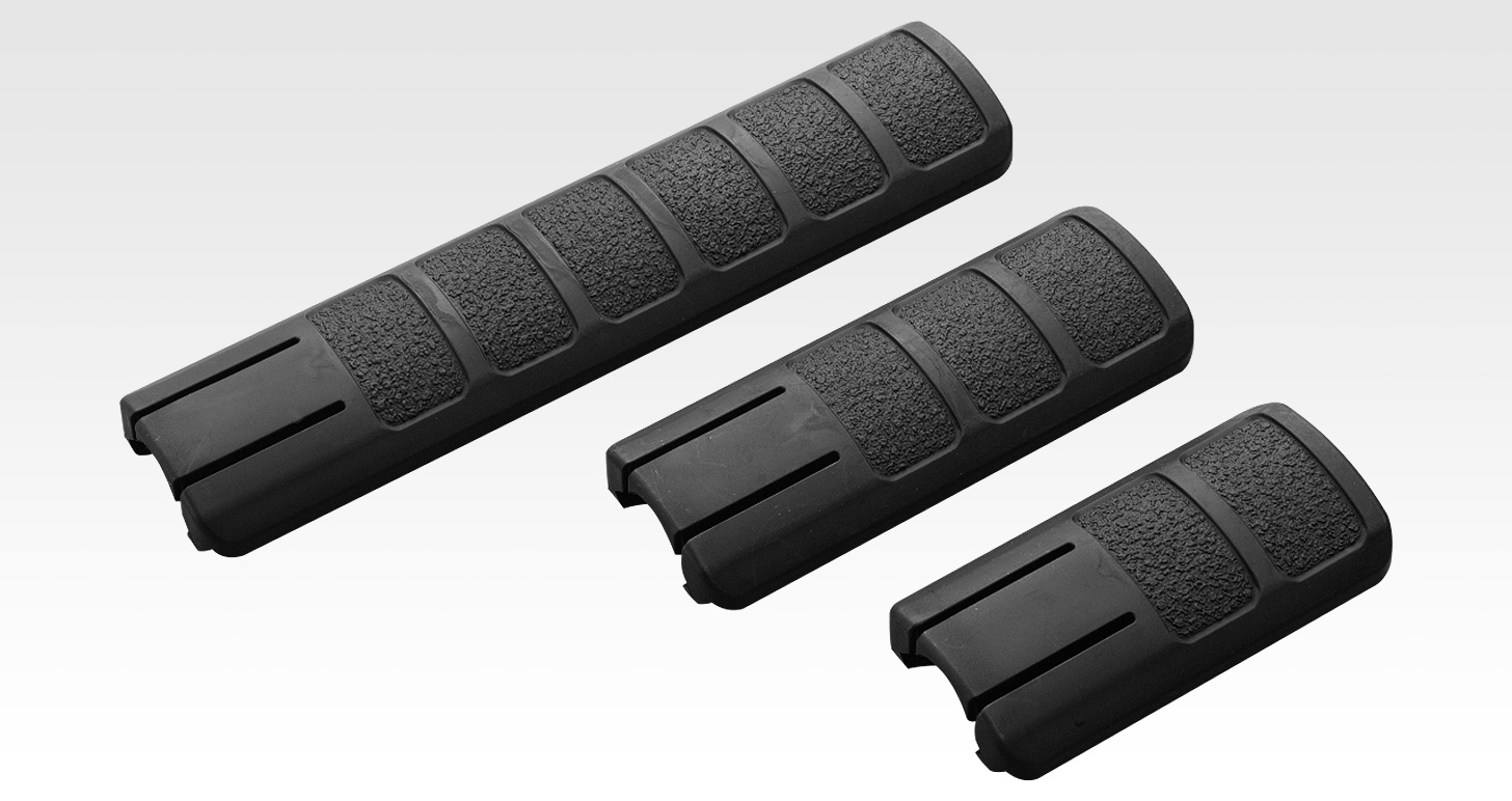 レイルカバーセット、価格2,178円(税込)。金属製のR.A.S.は強度があるが、強く握ると痛い場合もある。カバーをしておくと、保持しやすくなる。ブラックとフラットダークアースの2色がある